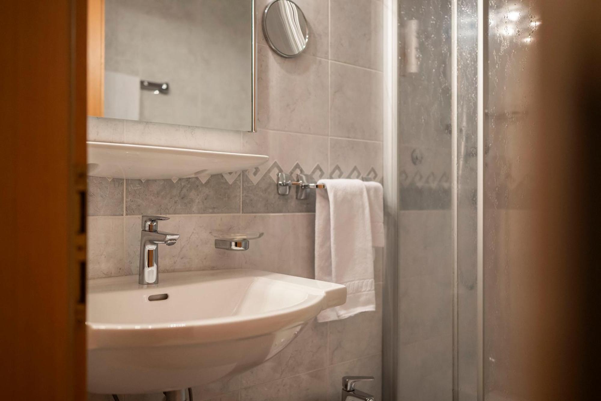 Boutique Hotel Eggele San Candido Esterno foto