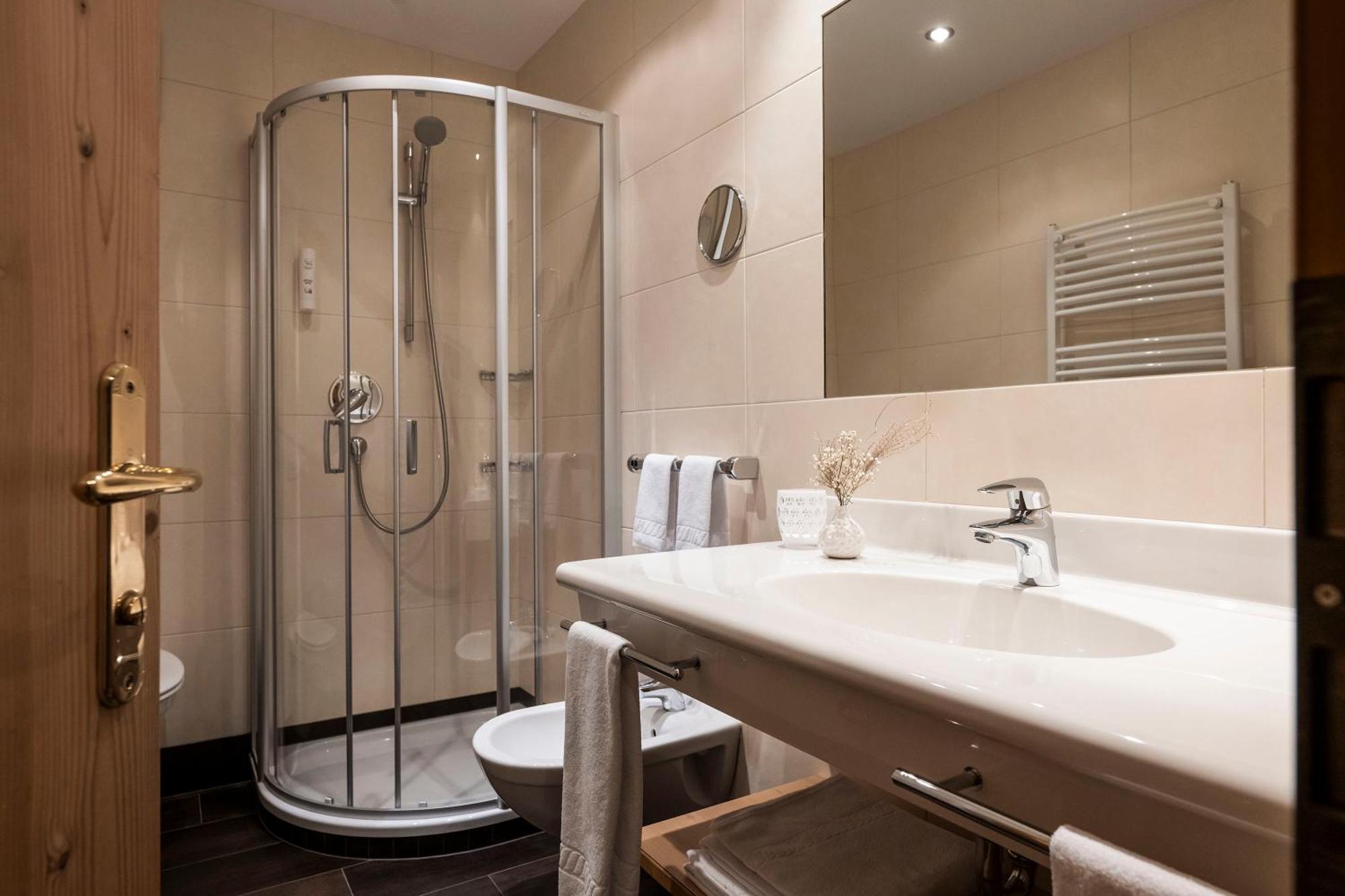 Boutique Hotel Eggele San Candido Esterno foto