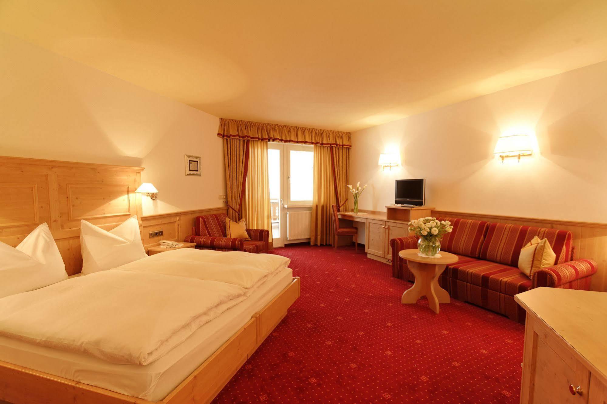 Boutique Hotel Eggele San Candido Esterno foto