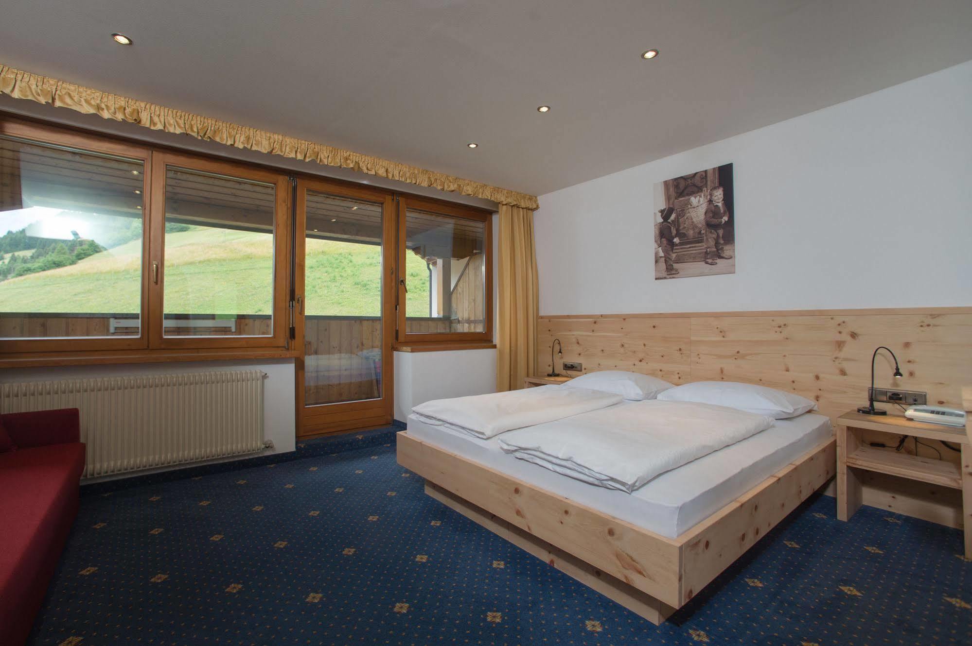 Boutique Hotel Eggele San Candido Esterno foto