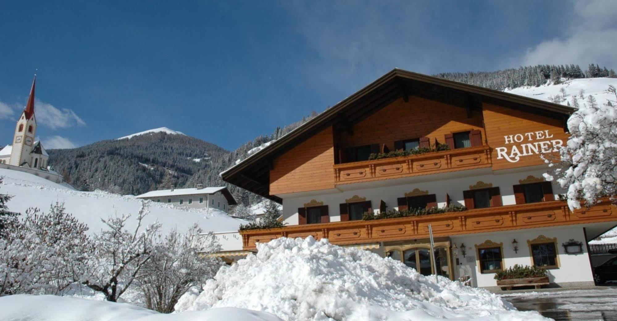Boutique Hotel Eggele San Candido Esterno foto